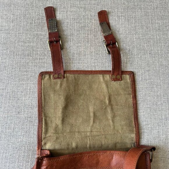 Vintage leather cross body messenger bag brass buckles - Picture 12 of 15